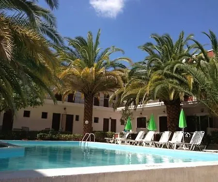 Inn Hotel מלון 2*