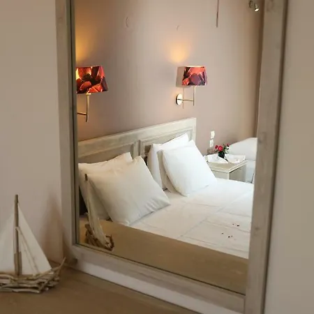 Inn Hotel מלון 2*